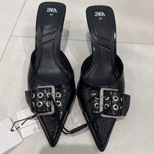 NWT Zara Black Textured Buckle Mules
